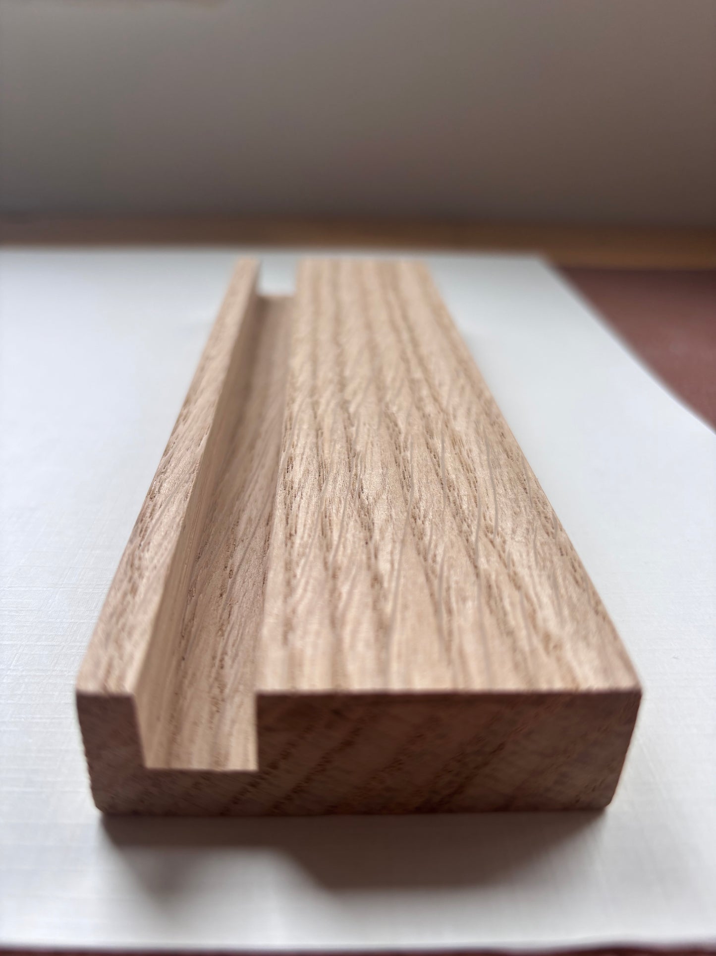 Prachtige massief eikenhouten standaard voor 2 tegeltjes