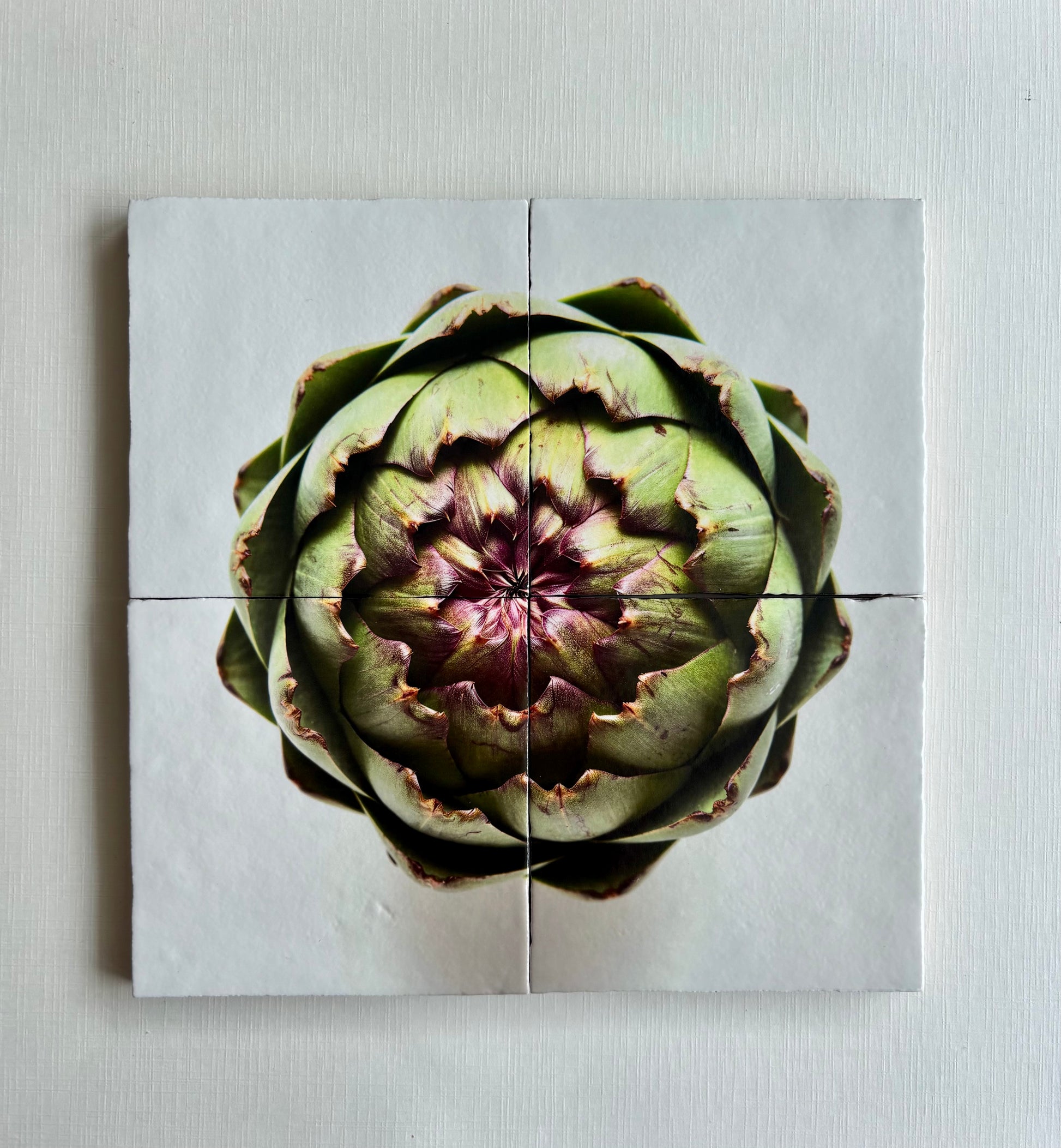 artisjok tegel, artisjok wanddecoratie, tegel vierluik artisjok, botanische wanddecoratie, keuken decoratie, culinaire wanddecoratie, food art, keramische tegeltjes, artisjok kunst, keuken kunst, mediterrane decoratie, groente kunst, tegelkunst keuken, keramische wanddecoratie, UV print tegels, eetkamer decoratie, restaurant decoratie, botanische kunst, natuurkunst, moderne wanddecoratie, Minikunstbieb, vierluik tegels, stilleven op tegels, design wanddecoratie, groene wanddecoratie, keukenaccessoires
